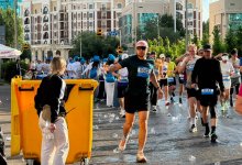 Бегали и собирали мусор: участники Astana Half Marathon поддержали "Таза Қазақстан"