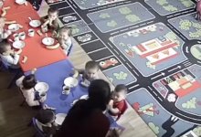 В детском саду у детей забирали бананы после фотосессии в Шымкенте (ВИДЕО)