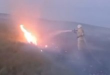 Пожар охватил 45 гектаров степи в Карагандинской области (ВИДЕО)