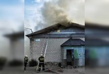 Огонь охватил три помещения: продуктовый магазин загорелся ночью в Павлодаре