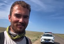 Велосипедиста из Венгрии спасли на дороге в Мангистау