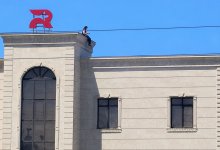 Ради лайков? Девушка на крыше переполошила Актау