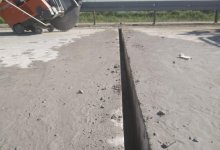 Пробитый бак, разорванные колеса: торчащий бетон разбил автомобили в Казахстане