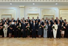 Глава государства наградил медицинских работников в преддверии профессионального праздника