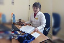 "Мы не имеем права на ошибку": врач из Костанайской области получила орден "Құрмет" из рук президента