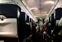 Мужчина напал на пассажиров с ножницами и умер на борту самолета Москва - Омск