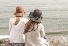 Женщины в Китае предлагают услуги живого общения за деньги
