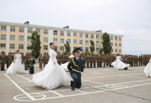 Солдаты Нацгвардии станцевали прощальный вальс в Жанаозене