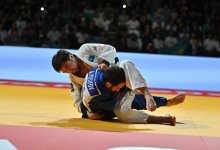 Елдос Сметов вышел в четвертьфинал Гран-при в Китае