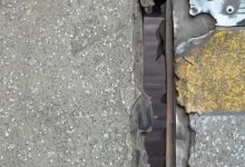 Дыра в полу автобуса возмутила пассажиров в Астане