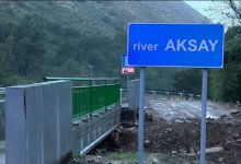 Горные потоки разрушили дорогу и повалили столб в Алматы