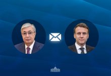 Токаев поздравил Макрона с Днем взятия Бастилии