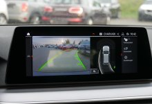 BMW на скорости протаранил арт-объект у музея в Алматы (ВИДЕО)
