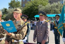 Молодые военнослужащие и девушки Нацгвардии приняли военную присягу в Караганде