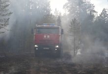 Вертолет и авиадесант привлекли к тушению лесных пожаров в Казахстане