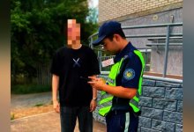 Пел на ходу, высунувшись из окна: павлодарцев наказали после видео
