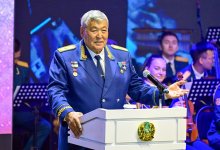 Бектенов поздравил Токтара Аубакирова с 80-летием