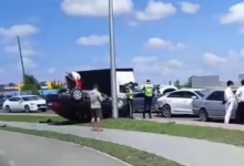 Mercedes перевернулся после жесткого ДТП в Караганде