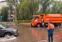 Улицы Усть-Каменогорска ушли под воду после мощного ливня (ВИДЕО)