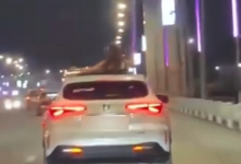 Подросток высунулась из люка движущегося автомобиля в Семее