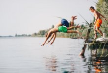 Парень ударился головой о камень и исчез под водой в Акмолинской области