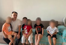 Военный Нацгвардии вынес из горящей квартиры детей в Караганде