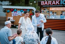 Партия "Әділет" встретилась с жителями Уральска в городском парке