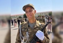Гвардеец, к которому никто не приехал на присягу в Жанаозен, растрогал Казнет (ВИДЕО)