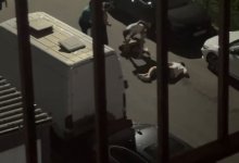 Толпа избила мужчин во дворе ЖК в Алматы (ВИДЕО)