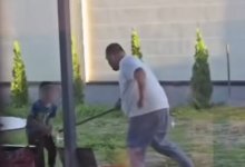Мужчина избивал лопатой годами жену и детей в Кыргызстане