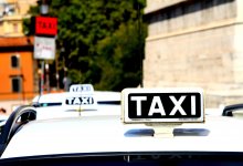 Таксист уехал, забыв мать с двумя детьми на трассе в ВКО