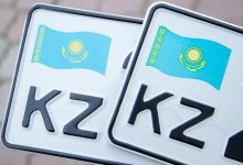 Водитель грузовика пытался спрятать госномер тряпкой и попал под арест в Астане (ВИДЕО)