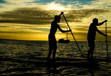 Мужчин унесло на сапбордах на 4 км от берега на Астанинском водохранилище