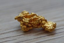 Рабочие нашли в стене сейф с золотом на 9 млн евро
