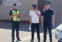 Пассажиры ради просмотров высунулись из движущейся машины в Павлодаре (ВИДЕО)