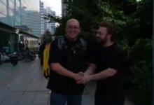 Председатель ОСДП провел день в роли курьера в Казахстане