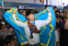 Историческое золото: чемпиону мира по борьбе из Актобе подарили автомобиль