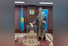 Казахский "бий" проголосовал на выборах в Курултай в Японии