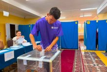 Молодой активист из Жанаозена впервые проголосовал на выборах
