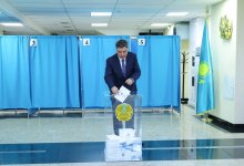 Олжас Бектенов пришел на избирательный участок в Астане