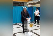 Глава МИД Казахстана проголосовал на выборах депутатов Курултая
