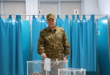 Министр обороны в числе первых проголосовал на выборах в Астане