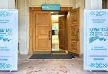 Казахстанцы в Москве пришли на избирательный участок проголосовать на выборах в Курултай