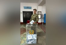 Солдат Нацгвардии в свой день рождения первым пришел на выборы в Павлодаре