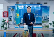 Аким Атырауской области проголосовал на выборах в Курултай