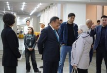 Аким Акмолинской области пришел на выборы вместе с семьей