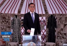 Казахстанцы в Дубае голосуют, несмотря на сильную жару (ВИДЕО)