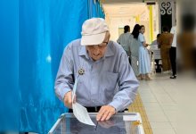 100-летний ветеран проголосовал на выборах в Курултай в Алматы