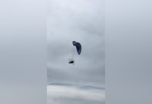 Парапланерист прилетел на избирательный участок в Усть-Каменогорске (ВИДЕО)