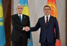 Садыр Жапаров поздравил Касым-Жомарта Токаева с проведением выборов депутатов Курултая